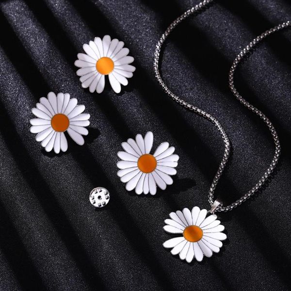 silver plated daisy flower pendant necklace for women girls wedding bridal gift, Golden;silver
silver plated daisy flower pendant necklace for women girls wedding bridal gift, Golden;silver