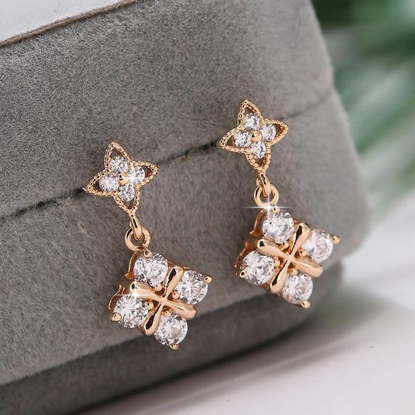m-eh2010001 european and american selling square zirconia sparkling gift girl earrings 2021, Golden;silver
m-eh2010001 european and american selling square zirconia sparkling gift girl earrings 2021, Golden;silver