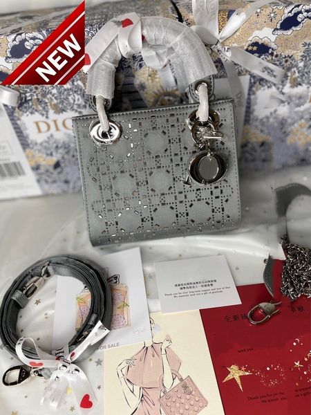 diamond satin bag female 2022 new silk rhinestone princess of the year 100 hand lift messenger net red star
diamond satin bag female 2022 new silk rhinestone princess of the year 100 hand lift messenger net red star