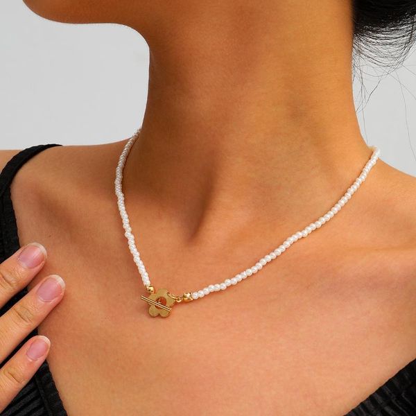 new fashion gold color ot buckle clavicle chain elegant simulated pearls choker necklace for women flower pendant jewelry, Golden;silver
new fashion gold color ot buckle clavicle chain elegant simulated pearls choker necklace for women flower pendant jewelry, Golden;silver