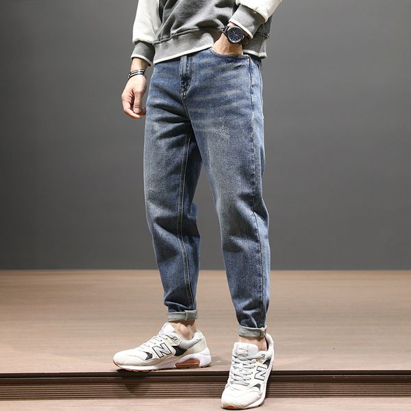 2021 new korean style fashion men jeans retro blue elastic loose fit denim harem pants autumn newly streetwear hip hop wide leg trousers qhr
2021 new korean style fashion men jeans retro blue elastic loose fit denim harem pants autumn newly streetwear hip hop wide leg trousers qhr