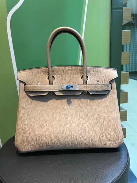 wholesale half handmade quality design handbag30cm togo leather wax stitching have gold and silver hardware fast delivery
wholesale half handmade quality design handbag30cm togo leather wax stitching have gold and silver hardware fast delivery