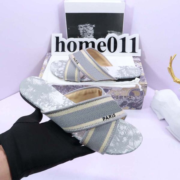 luxury brand sandals designer slippers slides floral brocade genuine leather flip flops women shoes sandal 07, Black
luxury brand sandals designer slippers slides floral brocade genuine leather flip flops women shoes sandal 07, Black