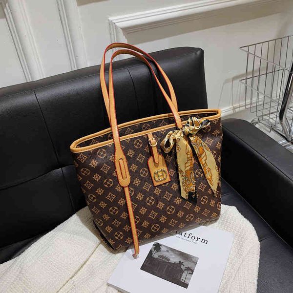 2022 factory wholesale new single shoulder summer fashion embossed letter women's bag large capacity messenger portable tote bag
2022 factory wholesale new single shoulder summer fashion embossed letter women's bag large capacity messenger portable tote bag
