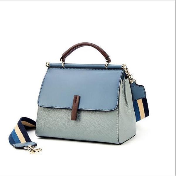new lady's crossbody bags genuine lether handbag fall winter bag large capacity office women tote commuter style shoulder bag
new lady's crossbody bags genuine lether handbag fall winter bag large capacity office women tote commuter style shoulder bag