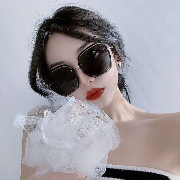 of 2020 chaowang new korean version red black polarized sunglasses female ins street shollow out sunglasses big face round glasses, White;black
of 2020 chaowang new korean version red black polarized sunglasses female ins street shollow out sunglasses big face round glasses, White;black