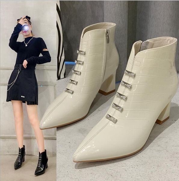 stone grain layer cowhide short boots women 2020 autumn and winter leather boots european and american pointed horseshoe heel fashion bo, Black
stone grain layer cowhide short boots women 2020 autumn and winter leather boots european and american pointed horseshoe heel fashion bo, Black