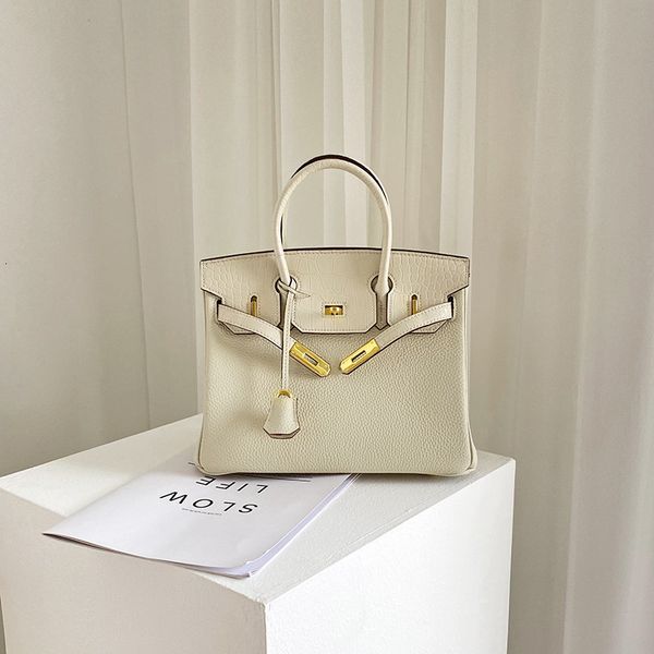 end litchi alligator pattern women's leather handbag new high capacity shoulder bag
end litchi alligator pattern women's leather handbag new high capacity shoulder bag