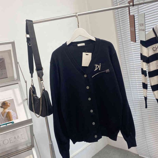 2022 factory wholesale new model letter embroidered sweater women's autumn v-neck casual loose long sleeve knitted cardigan coat, White;black
2022 factory wholesale new model letter embroidered sweater women's autumn v-neck casual loose long sleeve knitted cardigan coat, White;black