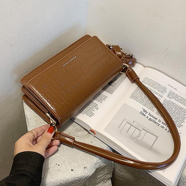 women's bag 2020 designer bag fashion square underarm handbag & unusual shoulder messenger width 23cm 
women's bag 2020 designer bag fashion square underarm handbag & unusual shoulder messenger width 23cm