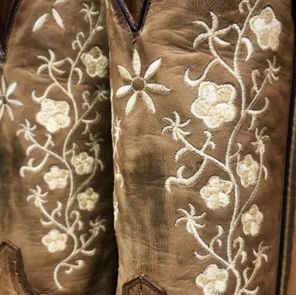 2020 new autumn and winter new foreign trade large size womens shoes european and american retro style embroidered square head knight boots, Black
2020 new autumn and winter new foreign trade large size womens shoes european and american retro style embroidered square head knight boots, Black