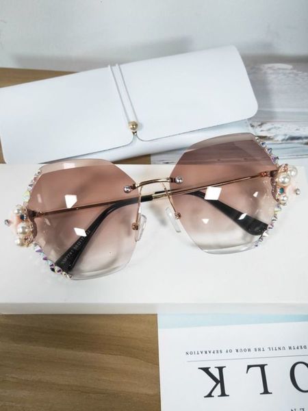 new frameless diamond inlaid women's qiyan sunglasses, round face sunglasses, gradient lenses, anti ultraviolet personalized glasses, White;black
new frameless diamond inlaid women's qiyan sunglasses, round face sunglasses, gradient lenses, anti ultraviolet personalized glasses, White;black