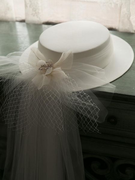 2020 white wedding hat with long mesh gauze flower fedoras cocktail ladies hat headwear p shooting hair accessories, Blue;gray
2020 white wedding hat with long mesh gauze flower fedoras cocktail ladies hat headwear p shooting hair accessories, Blue;gray
