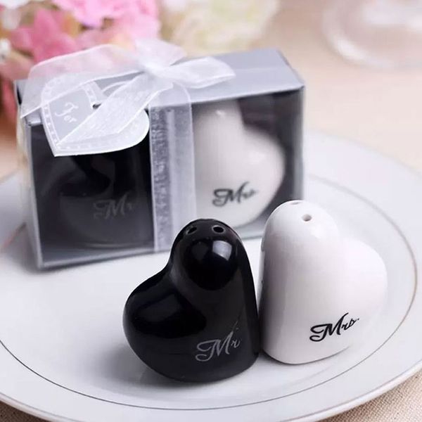 12 sets/lot=24 pcs/lot new wedding favors and gifts mr & mrs heart salt and pepper shakers 1027
12 sets/lot=24 pcs/lot new wedding favors and gifts mr & mrs heart salt and pepper shakers 1027