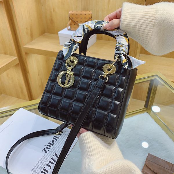 preferential long bag female 2021 new french fashion texture princess of wales bride wedding red hand
preferential long bag female 2021 new french fashion texture princess of wales bride wedding red hand