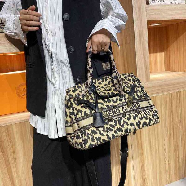 2022 latest handbag factory store on leopard print autumn and winter women's light single shoulder messenger high sense, Black;red
2022 latest handbag factory store on leopard print autumn and winter women's light single shoulder messenger high sense, Black;red