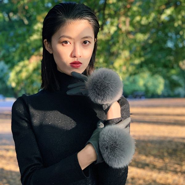 qinqu sheepskin gloves women' 20 years new style, autumn winter genuine leather warm touch screen fox ball fur fashionable and, Blue;gray
qinqu sheepskin gloves women' 20 years new style, autumn winter genuine leather warm touch screen fox ball fur fashionable and, Blue;gray