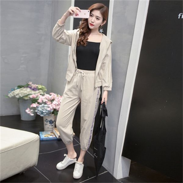 korean women casual workout and hoodie + pants of two parts women's training clothes b122, White
korean women casual workout and hoodie + pants of two parts women's training clothes b122, White