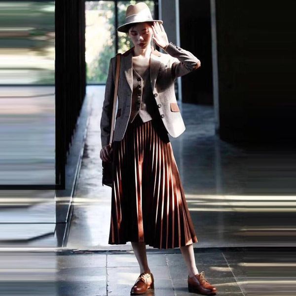 restoring ancient ways of cultivate morality autumn/winter 2020 new products coat vest skirt three-piece suit for women, White
restoring ancient ways of cultivate morality autumn/winter 2020 new products coat vest skirt three-piece suit for women, White