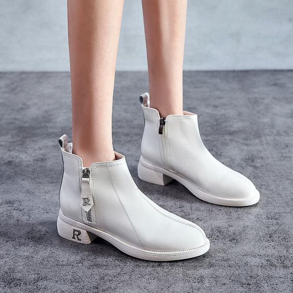 boots female thick heel autumn/winter 2021 new short boots shoes round toe ladies shiny style, Black
boots female thick heel autumn/winter 2021 new short boots shoes round toe ladies shiny style, Black