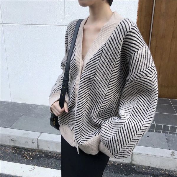 2021 new autumn and winter striped new korean v-neck long-sleeved knitted cardigan jacket female slrg, White;black
2021 new autumn and winter striped new korean v-neck long-sleeved knitted cardigan jacket female slrg, White;black