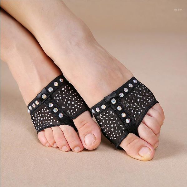 black foot pads with shining rhinestones, foot thongs, half shoes, dance paws, belly dance footwear one pair sf3701, Black;red
black foot pads with shining rhinestones, foot thongs, half shoes, dance paws, belly dance footwear one pair sf3701, Black;red