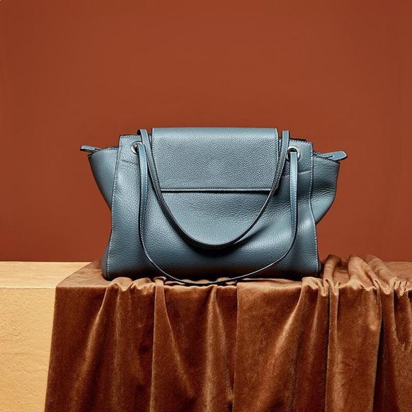 classic real cowhide handbags designer large capacity women soft genuine leather tote shoulder bags high quality
classic real cowhide handbags designer large capacity women soft genuine leather tote shoulder bags high quality