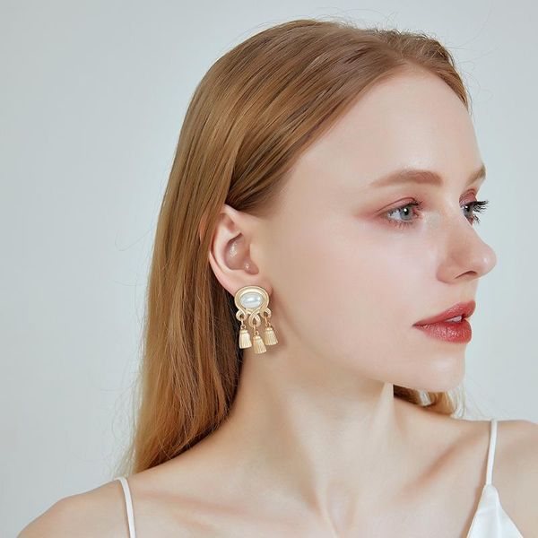 stud fashion design baroque pearl earrings metal geometric irregular tassel circular jewelry gift needle, Golden;silver
stud fashion design baroque pearl earrings metal geometric irregular tassel circular jewelry gift needle, Golden;silver