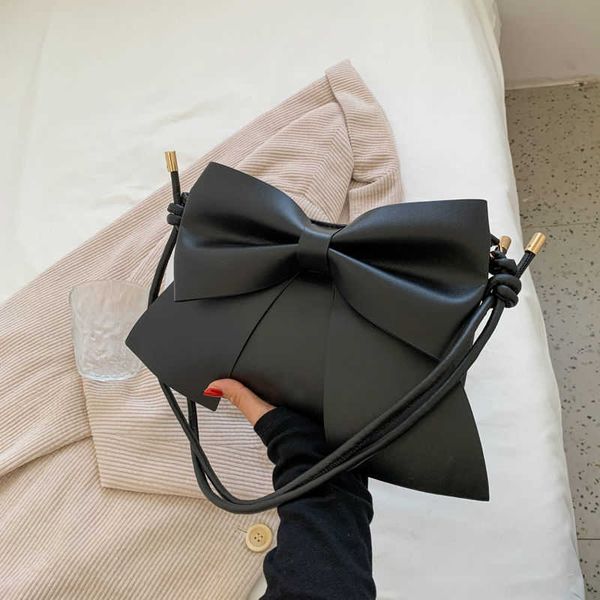 women's 2022 fashion messenger autumn and winter texture single shoulder french minority high sense armpit luxury handbags
women's 2022 fashion messenger autumn and winter texture single shoulder french minority high sense armpit luxury handbags