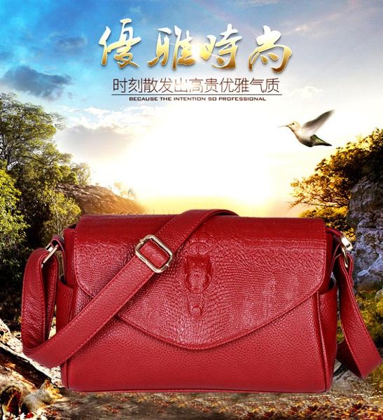 2020 leather style middle-aged women's bag mommy shoulder bag soft women's new loiwn, Red;black
2020 leather style middle-aged women's bag mommy shoulder bag soft women's new loiwn, Red;black