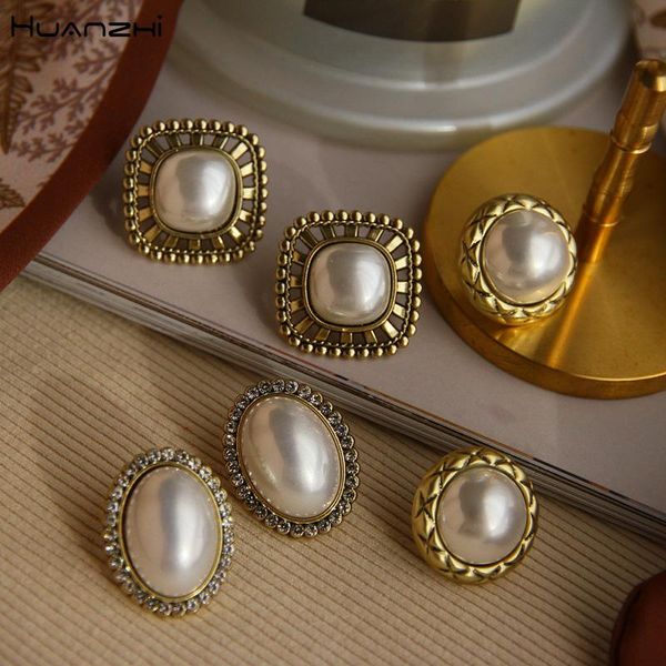 stud huanzhi 2021 pearl zircon retro elegant irregular oval square hollow out earrings for women party autumn winter jewelry, Golden;silver
stud huanzhi 2021 pearl zircon retro elegant irregular oval square hollow out earrings for women party autumn winter jewelry, Golden;silver