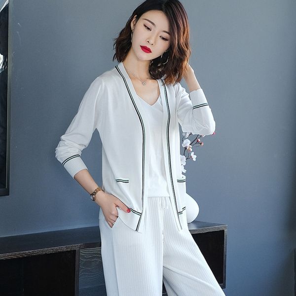 fashionable autumn time is wide in autumn suitage reductionwestern stylemiddle-aged mother's dressnoble temperamentlong sleeve cardigan, Gray
fashionable autumn time is wide in autumn suitage reductionwestern stylemiddle-aged mother's dressnoble temperamentlong sleeve cardigan, Gray