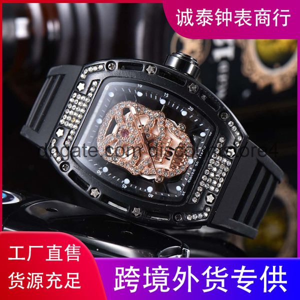 2020 new diamond inlaid lovers watch hollow flower ghost business watch wine barrel type men's quartz watch, Slivery;brown
2020 new diamond inlaid lovers watch hollow flower ghost business watch wine barrel type men's quartz watch, Slivery;brown