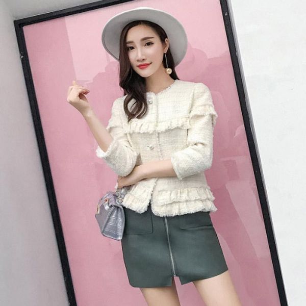 white tweed cropped jacket coat 2020 autumn women ruffles tassels fringed pearls button 3/4 sleeve runway short jacket outwear1, Black;brown
white tweed cropped jacket coat 2020 autumn women ruffles tassels fringed pearls button 3/4 sleeve runway short jacket outwear1, Black;brown
