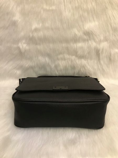 2021 new classic briefcase fashion men messenger bags cross body bag school bookbag should 41213 with dust bag
2021 new classic briefcase fashion men messenger bags cross body bag school bookbag should 41213 with dust bag