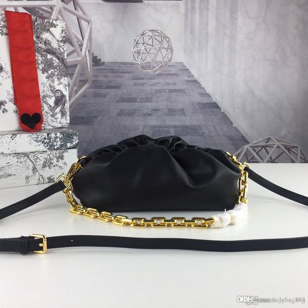 2021 fashion designer bag fashion brand luxury shoulder bag designer handbag designer bags cloud series fashion big chain leather bag
2021 fashion designer bag fashion brand luxury shoulder bag designer handbag designer bags cloud series fashion big chain leather bag