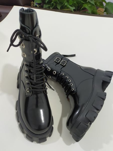 winter 2020 new thick bottomed muffin martin boots with lace up front women's leather boots round head fashion fashion fashion boots, Black
winter 2020 new thick bottomed muffin martin boots with lace up front women's leather boots round head fashion fashion fashion boots, Black