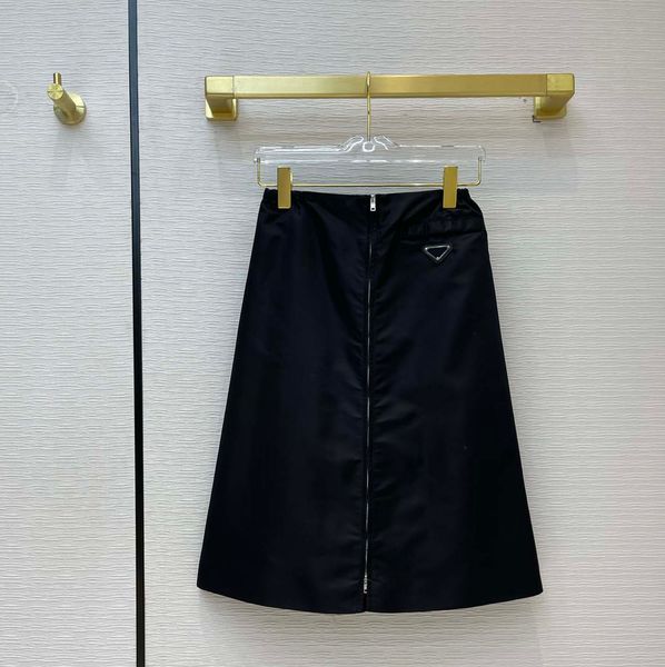 fashion women midi dresses 21ss new knee-length skirts with inverted triangle mark re-nylon style women skirts size s-l, Black
fashion women midi dresses 21ss new knee-length skirts with inverted triangle mark re-nylon style women skirts size s-l, Black