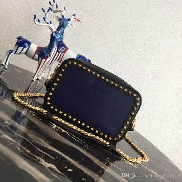 xmyd new european style luxury classic lady handbag shoulder bag is made of soft leather solid cortex letter decoration bronze color zipper
xmyd new european style luxury classic lady handbag shoulder bag is made of soft leather solid cortex letter decoration bronze color zipper