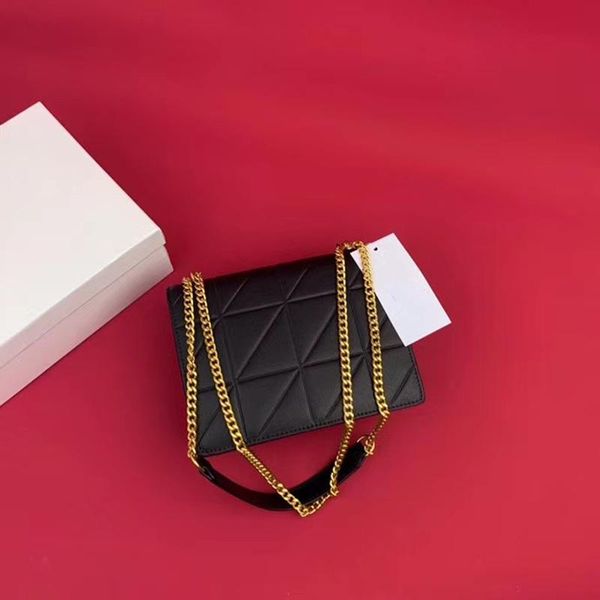 2020 new women fashion saddle shoulder bags layer calf leather metal chain saddle bag for women classic designers bag
2020 new women fashion saddle shoulder bags layer calf leather metal chain saddle bag for women classic designers bag