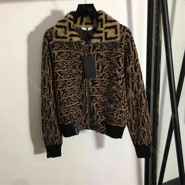 2021ss designer clothes women sweater jacket shirt double f brand sweater coat wool knit mink fur collar lapel ffen logo winter jacket women, White;black
2021ss designer clothes women sweater jacket shirt double f brand sweater coat wool knit mink fur collar lapel ffen logo winter jacket women, White;black