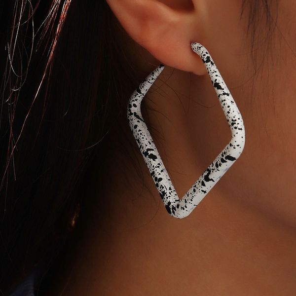 s2852 fashion jewelry geometric cow wave dots earrings black white marble ink-jek earrings, Golden;silver
s2852 fashion jewelry geometric cow wave dots earrings black white marble ink-jek earrings, Golden;silver