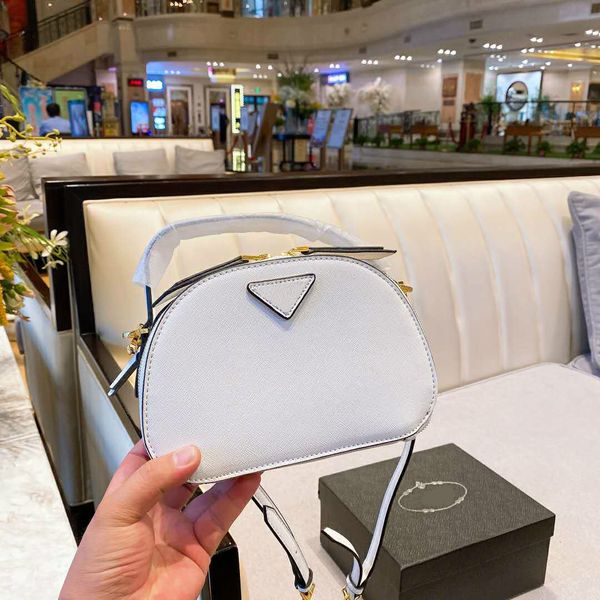 women's handbag designer's crossbody bag fashion shoulder saddles cowhide teture single shoulder small circular new pd20092310
women's handbag designer's crossbody bag fashion shoulder saddles cowhide teture single shoulder small circular new pd20092310