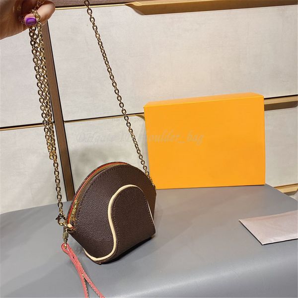 2021 famous designer perforated artwork one-shoulder bag retro alphabet pattern shell package metal chain with packing box fashion cross
2021 famous designer perforated artwork one-shoulder bag retro alphabet pattern shell package metal chain with packing box fashion cross