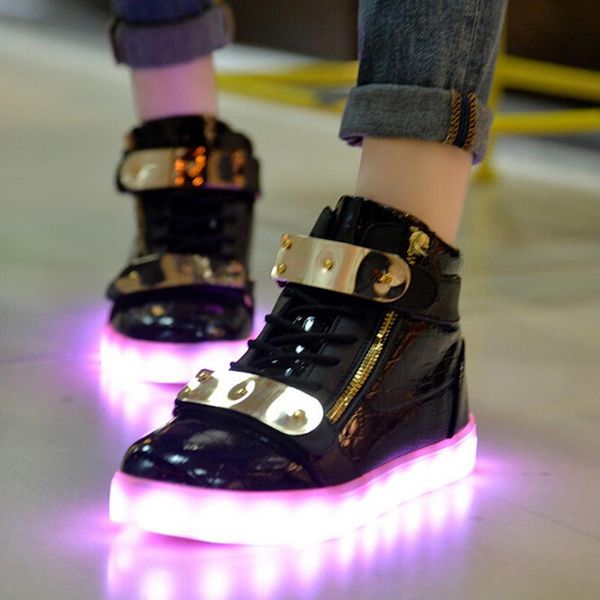 nice led light shoes tenis masculino led shoes for adults leather fur for casual high light up s132, Black
nice led light shoes tenis masculino led shoes for adults leather fur for casual high light up s132, Black