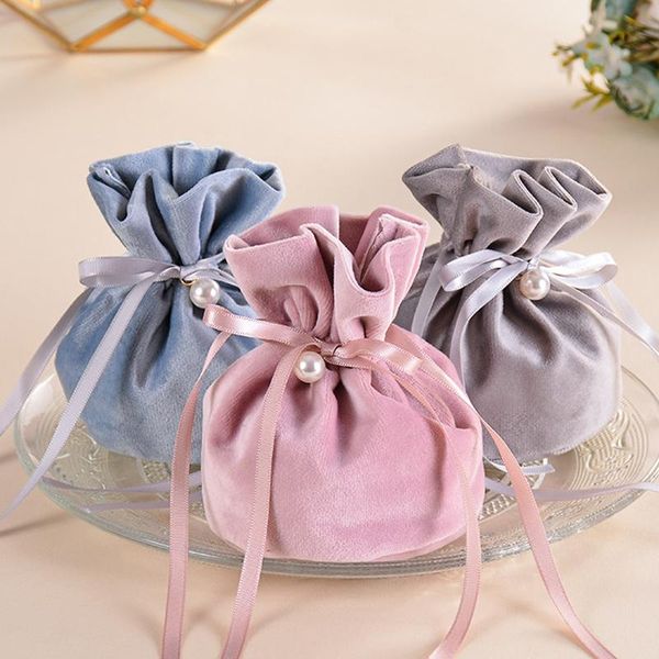 10*13.5cm creative velvet yarn wedding candy gift bags with pearl europe chocolate package bag wholesale earrings ring gift box 
10*13.5cm creative velvet yarn wedding candy gift bags with pearl europe chocolate package bag wholesale earrings ring gift box