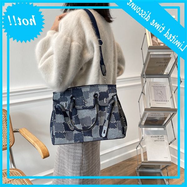 2020 new fashion large capacity women's net red shoulder winter crossbar denim bag
2020 new fashion large capacity women's net red shoulder winter crossbar denim bag