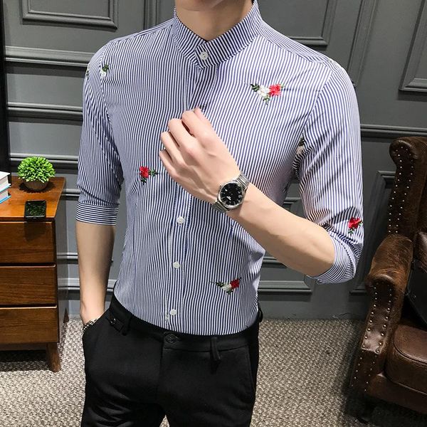 2020 new fashion pinstripe floral embroidery men's shirt hair stylist nightclub style seven-point sleeve camisa men's clothing, White;black
2020 new fashion pinstripe floral embroidery men's shirt hair stylist nightclub style seven-point sleeve camisa men's clothing, White;black