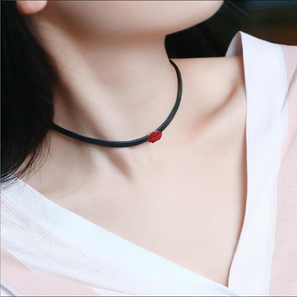 мода черный кожаный choker ожерелье для женщин gold red lip chocker ожерелья панк себе воротник модные ювелирные изделия 2020 новый, Golden;silver
мода черный кожаный choker ожерелье для женщин gold red lip chocker ожерелья панк себе воротник модные ювелирные изделия 2020 новый, Golden;silver