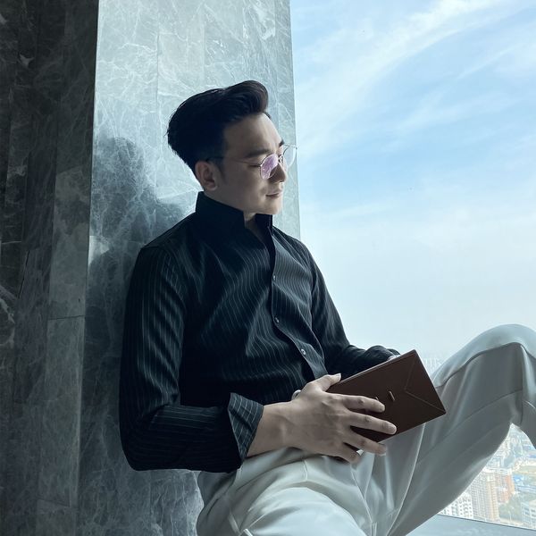 daio ethan korean autumn men's ins super bright same stripe v-neck temperament long sleeve shirt
daio ethan korean autumn men's ins super bright same stripe v-neck temperament long sleeve shirt